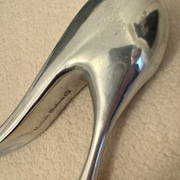 Manolo Blahnik Shoe Horn - 40th Anniversary Collectors - Cast Aluminum - Picture 4 of 4